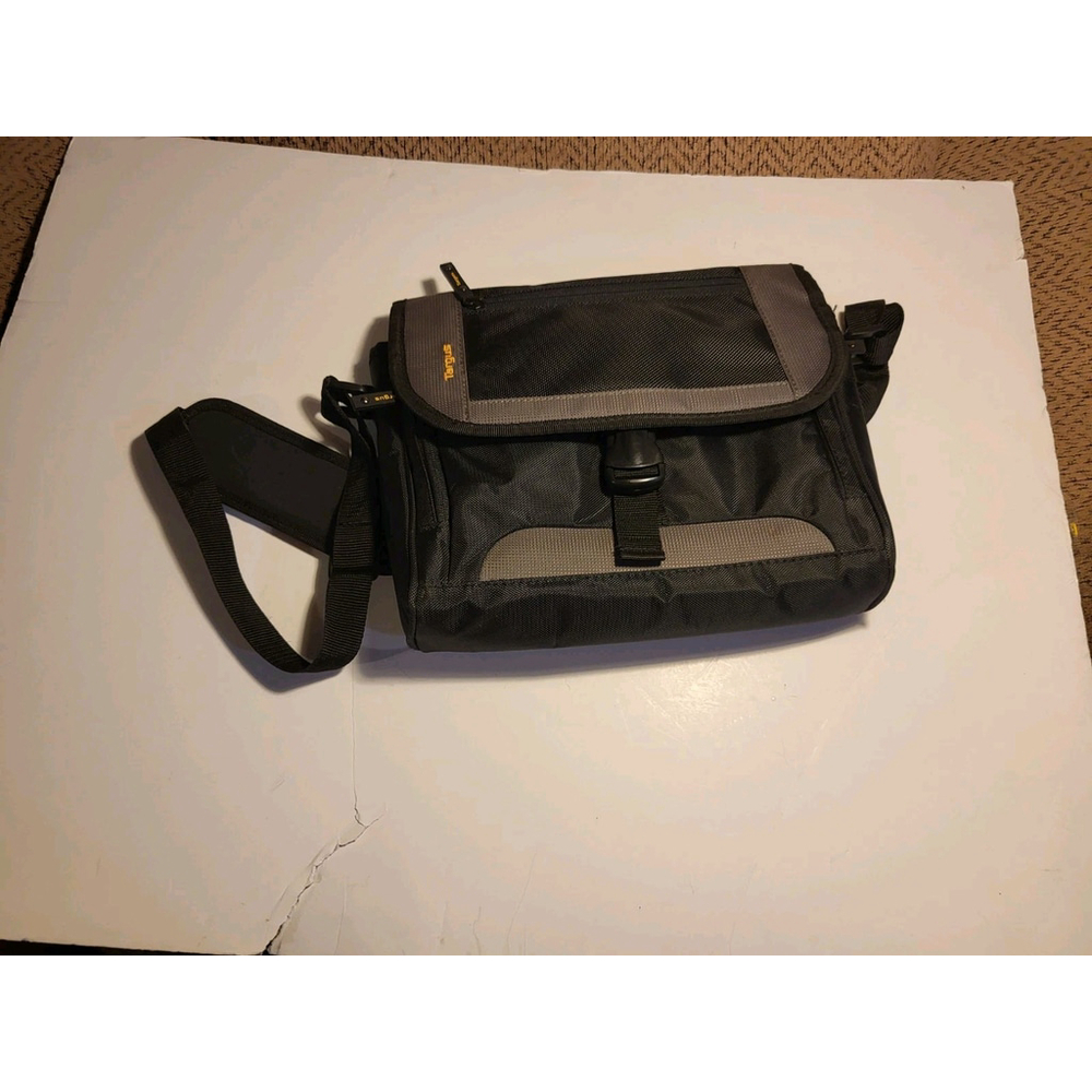 targus laptop bag 12" X 9"